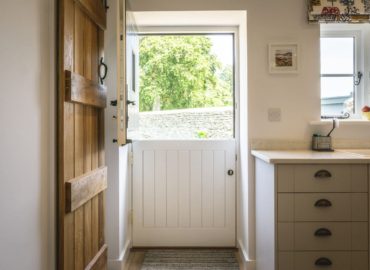 Courtyard Cottage stable door entrance